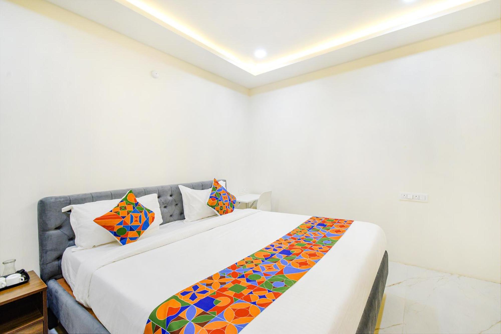Fabhotel Ssr Ikon Suites - Nr Hyderabad Central University, Kondapur エクステリア 写真