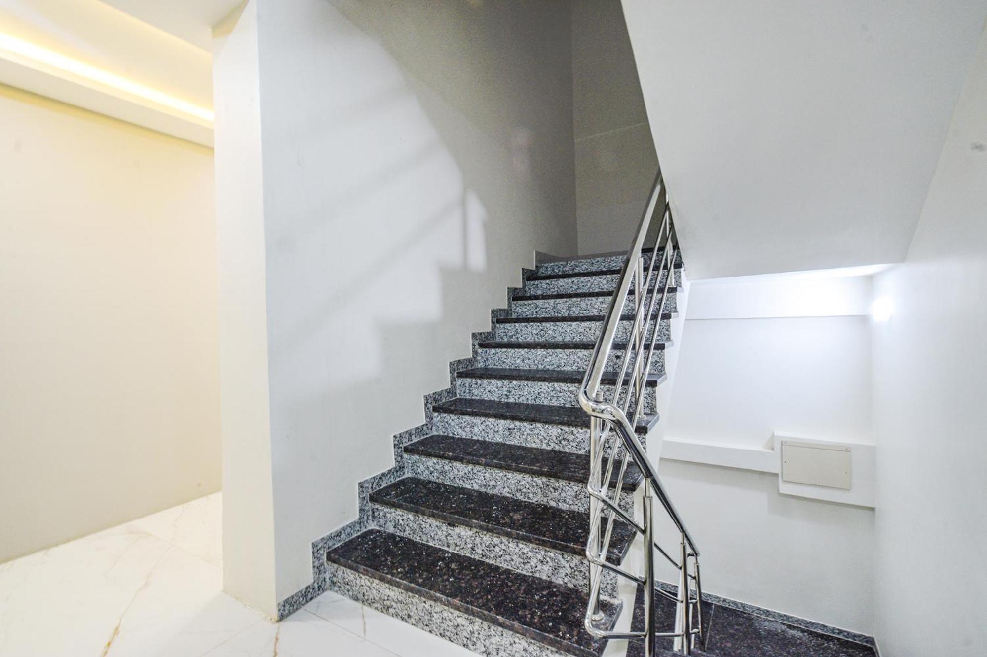 Fabhotel Ssr Ikon Suites - Nr Hyderabad Central University, Kondapur エクステリア 写真