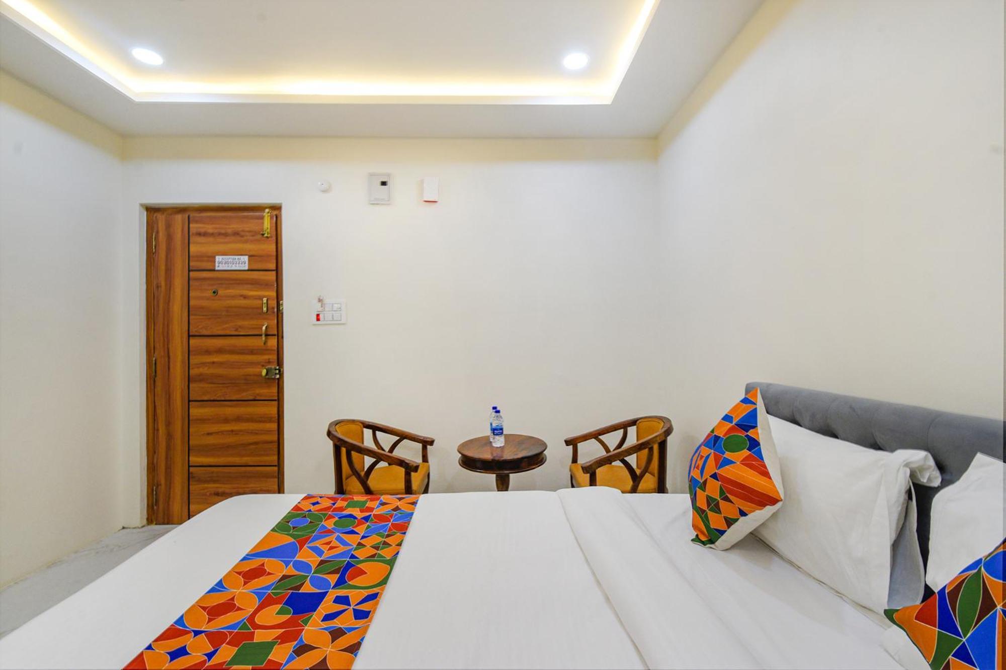 Fabhotel Ssr Ikon Suites - Nr Hyderabad Central University, Kondapur エクステリア 写真