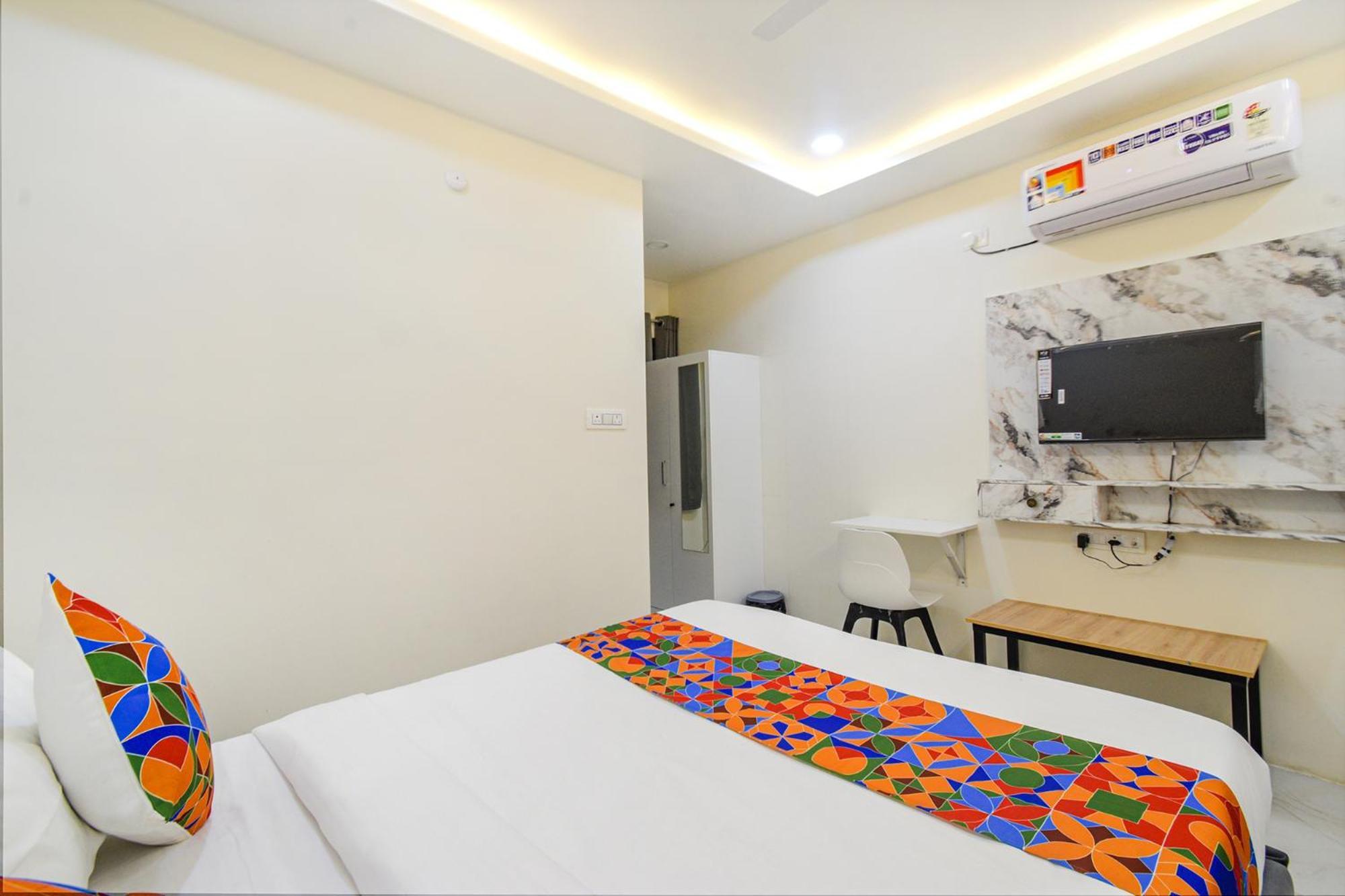 Fabhotel Ssr Ikon Suites - Nr Hyderabad Central University, Kondapur エクステリア 写真
