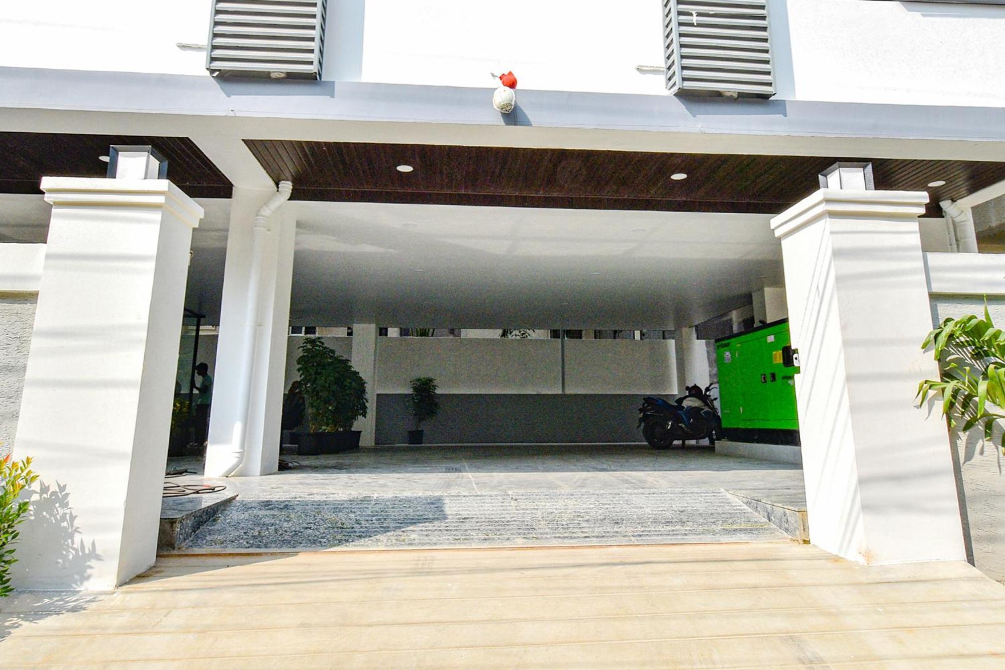 Fabhotel Ssr Ikon Suites - Nr Hyderabad Central University, Kondapur エクステリア 写真