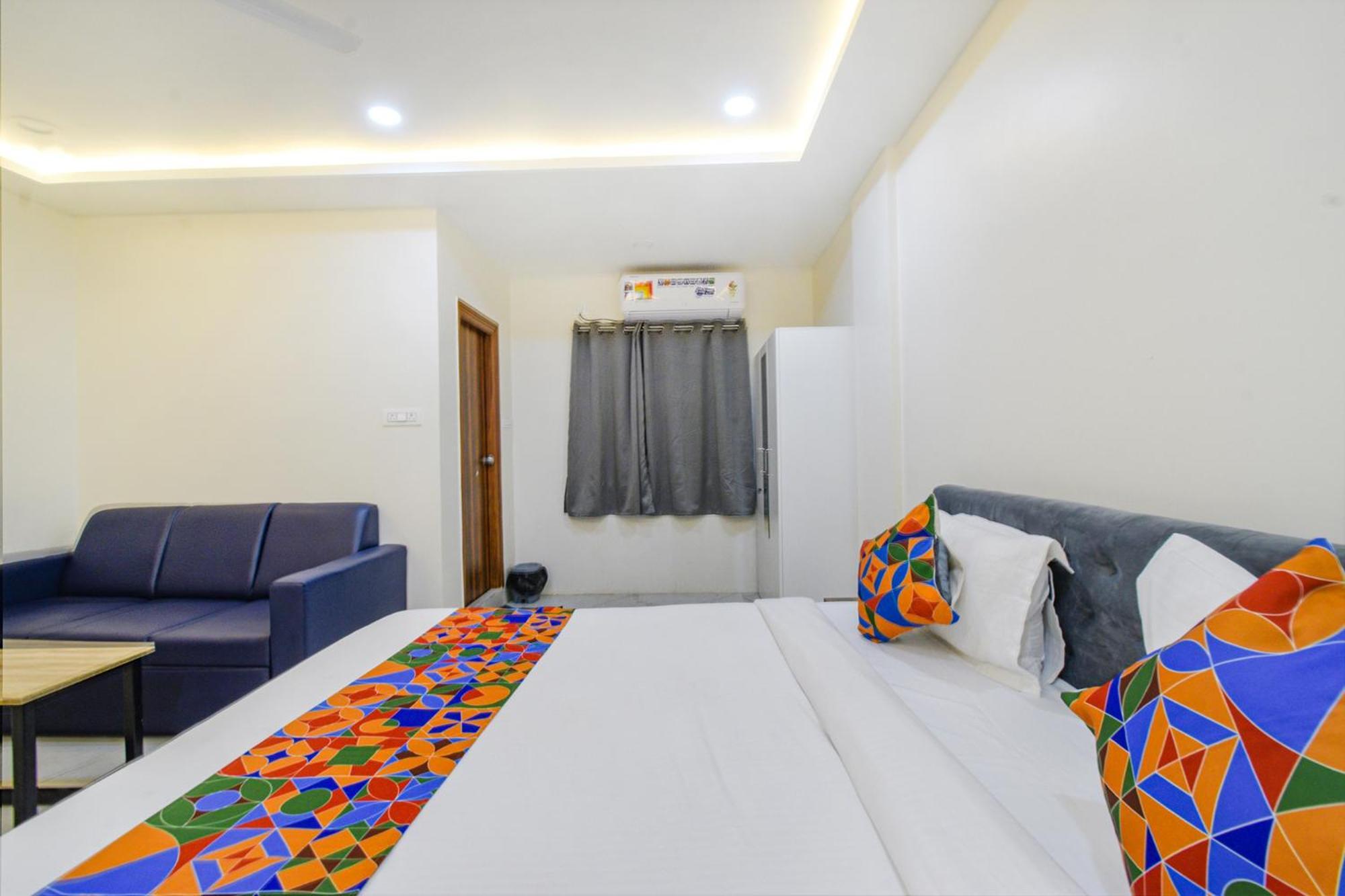 Fabhotel Ssr Ikon Suites - Nr Hyderabad Central University, Kondapur エクステリア 写真