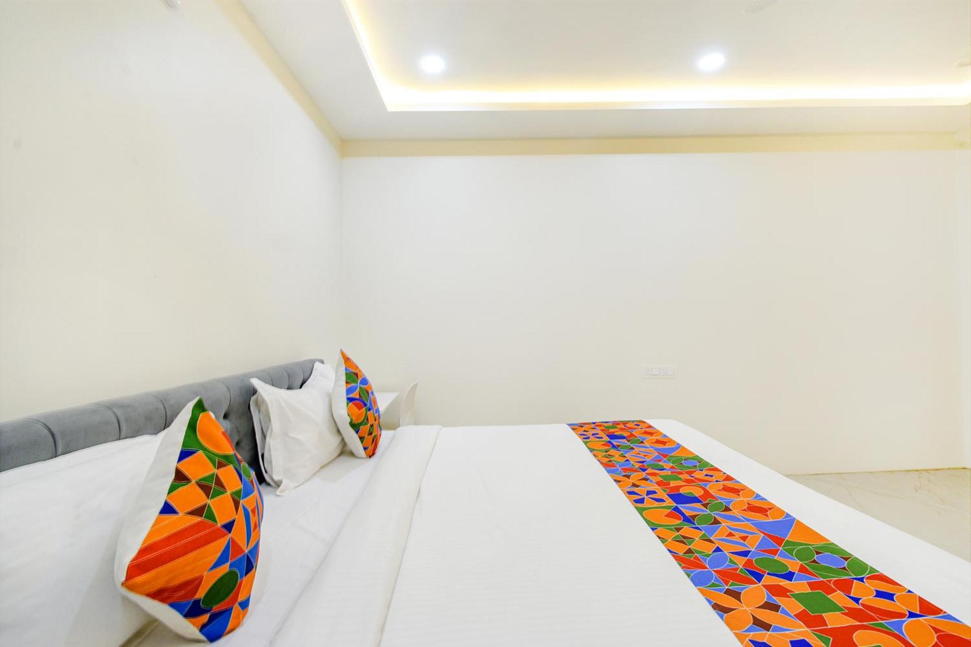 Fabhotel Ssr Ikon Suites - Nr Hyderabad Central University, Kondapur エクステリア 写真