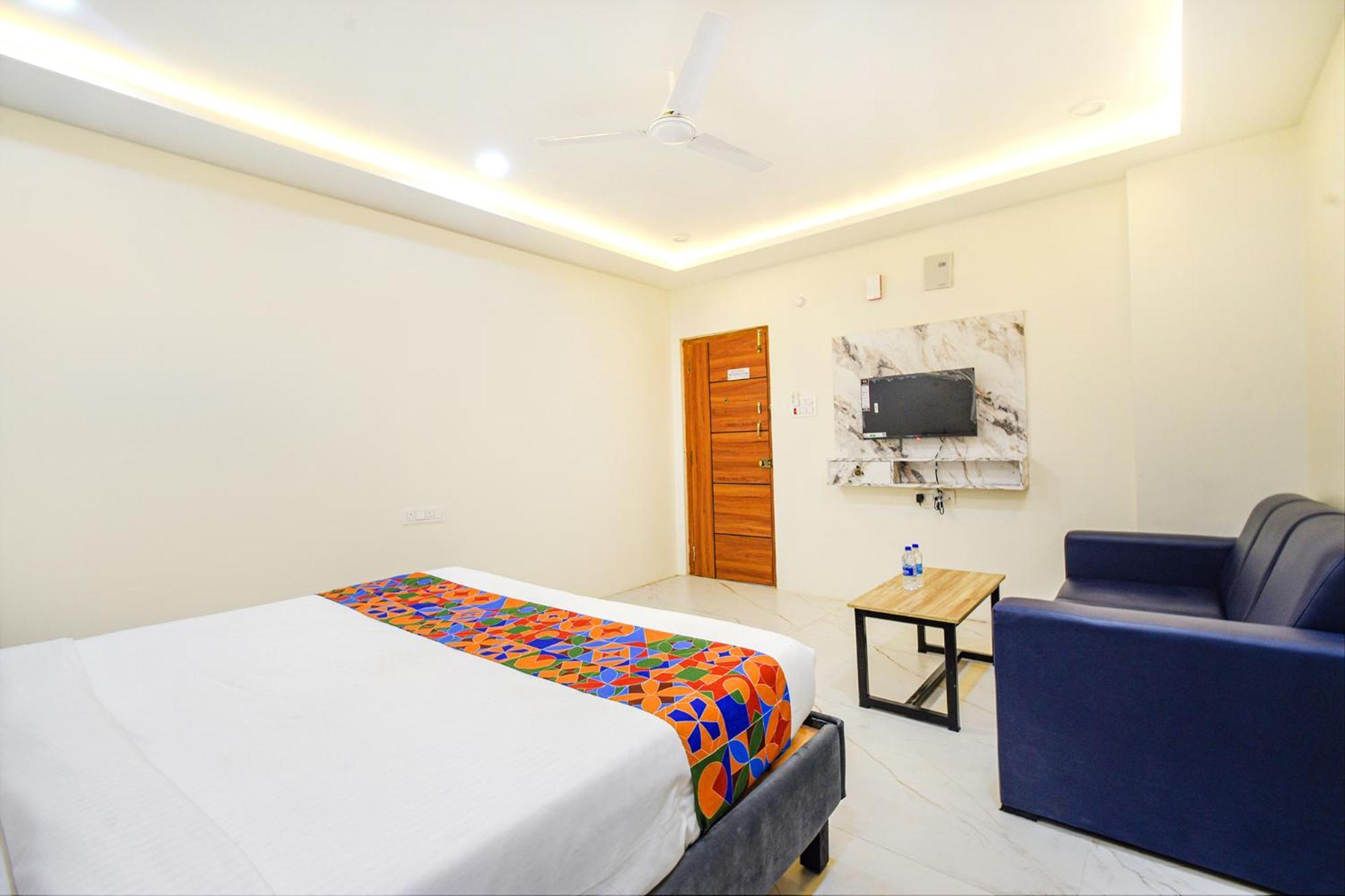 Fabhotel Ssr Ikon Suites - Nr Hyderabad Central University, Kondapur エクステリア 写真