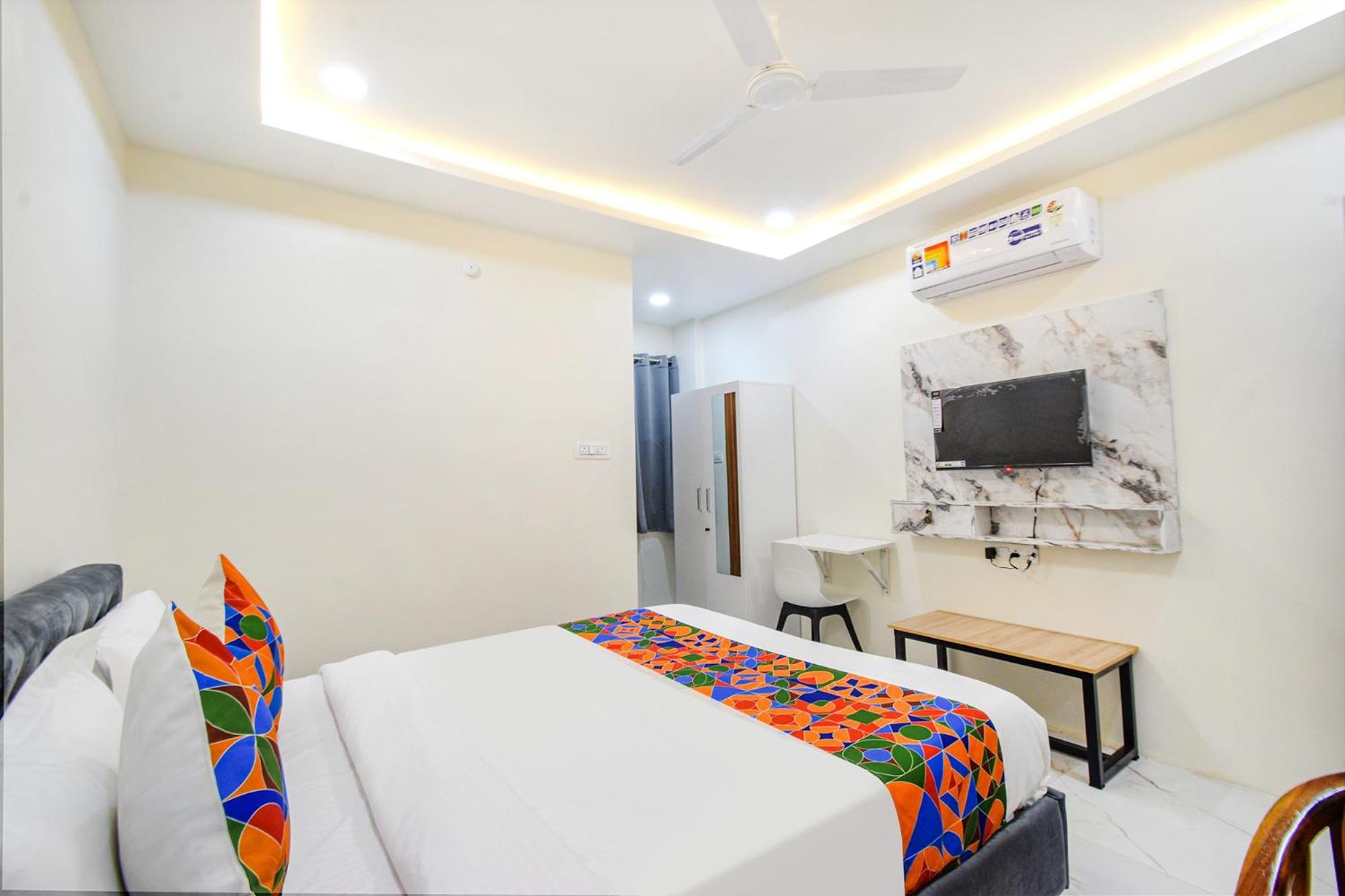 Fabhotel Ssr Ikon Suites - Nr Hyderabad Central University, Kondapur エクステリア 写真