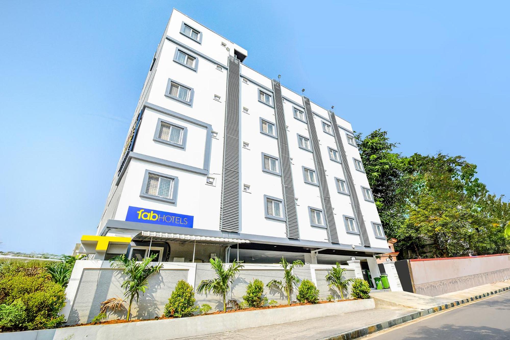 Fabhotel Ssr Ikon Suites - Nr Hyderabad Central University, Kondapur エクステリア 写真